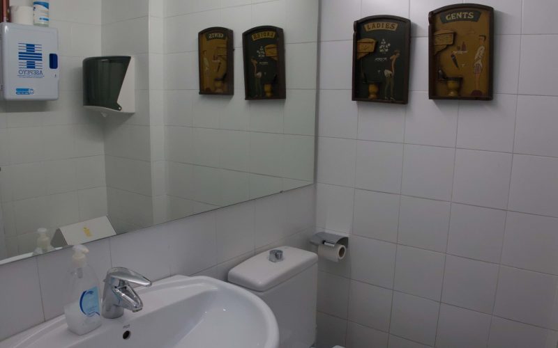 FOTO OFICINA BAÑO