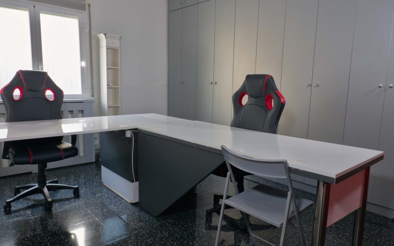 FOTO OFICINA OFICINA 33 ROJA