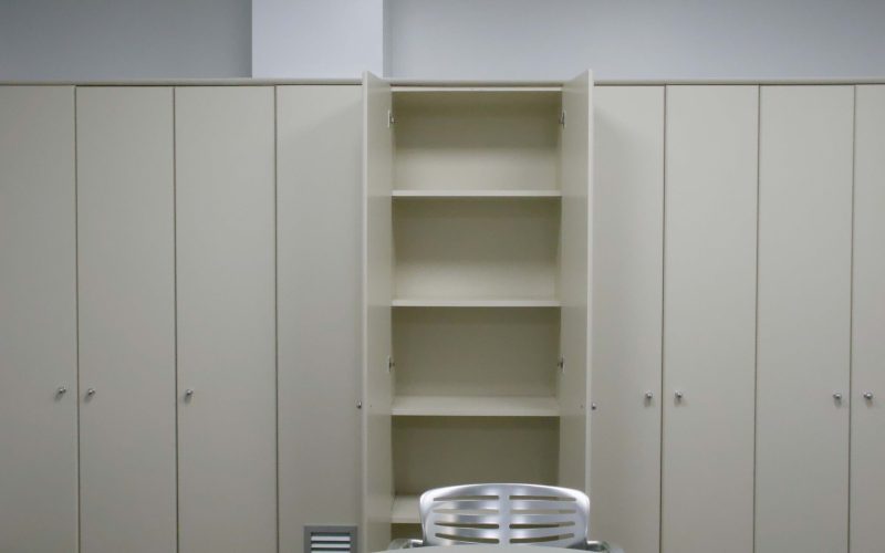 FOTO OFICINA REUNION ARMARIO